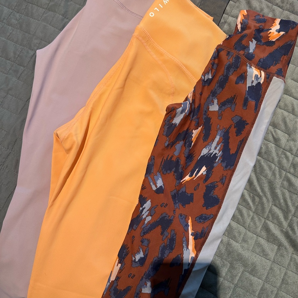 ALO Yoga Leggings in Orange and Brown